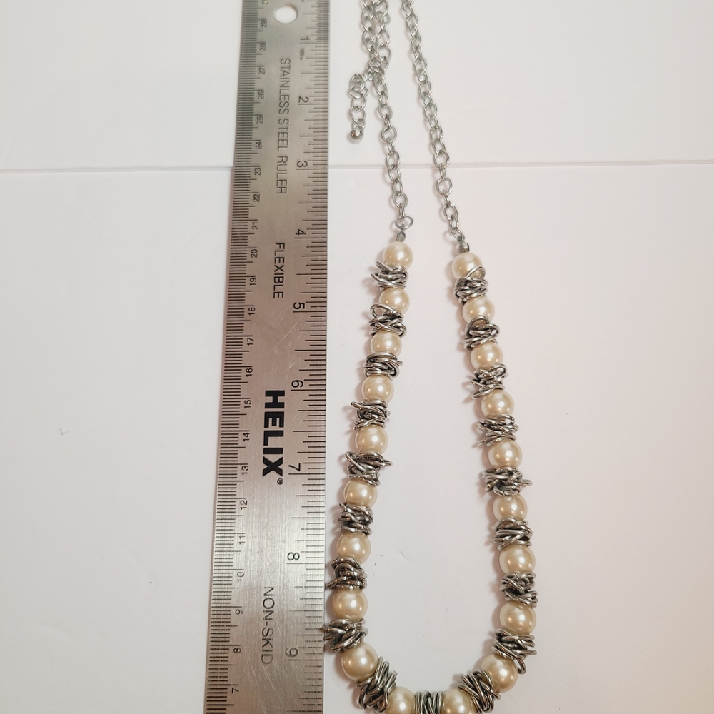 Elegant Silver and Cream Beaded Necklace - Picture 4 of 4